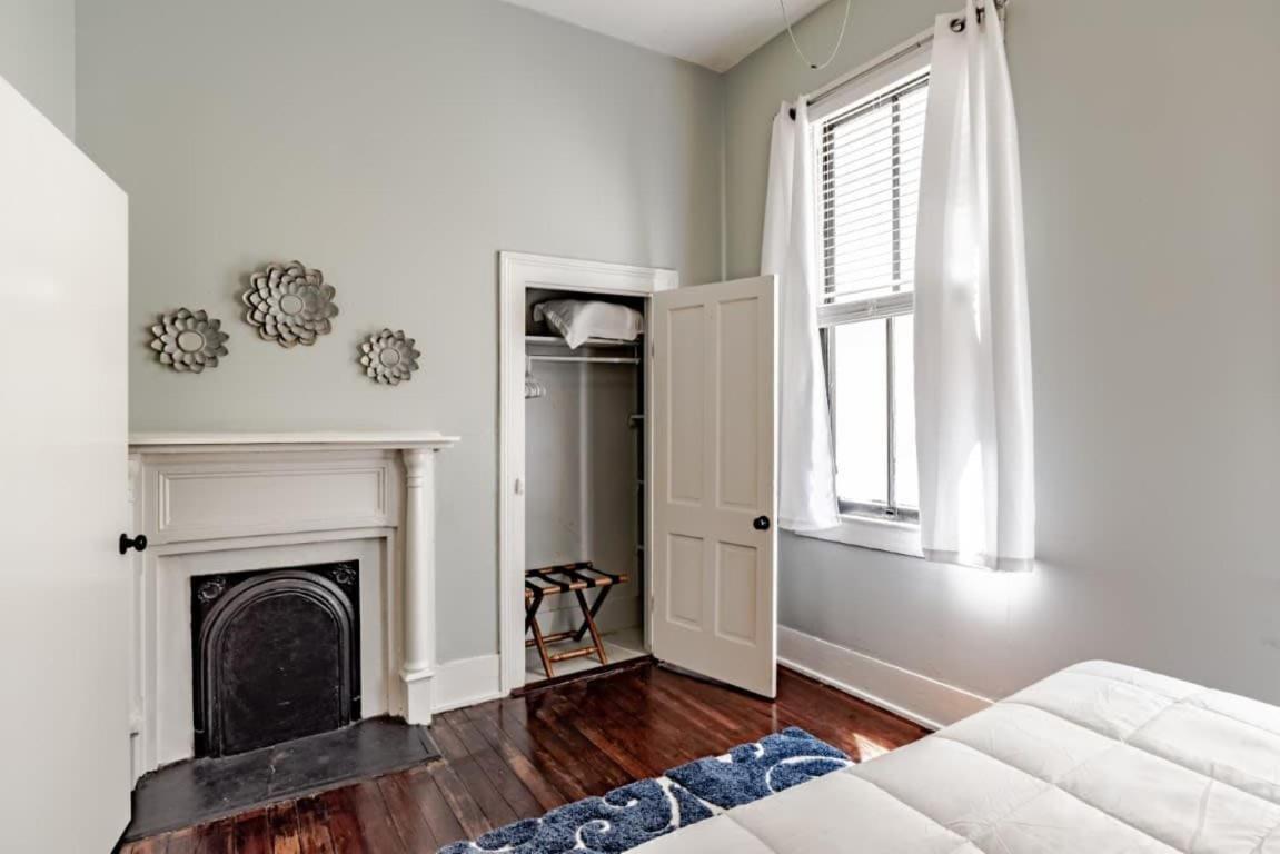 Mins From Downtown & Dining, Dauphin Darling 2 Apartman Mobile Kültér fotó