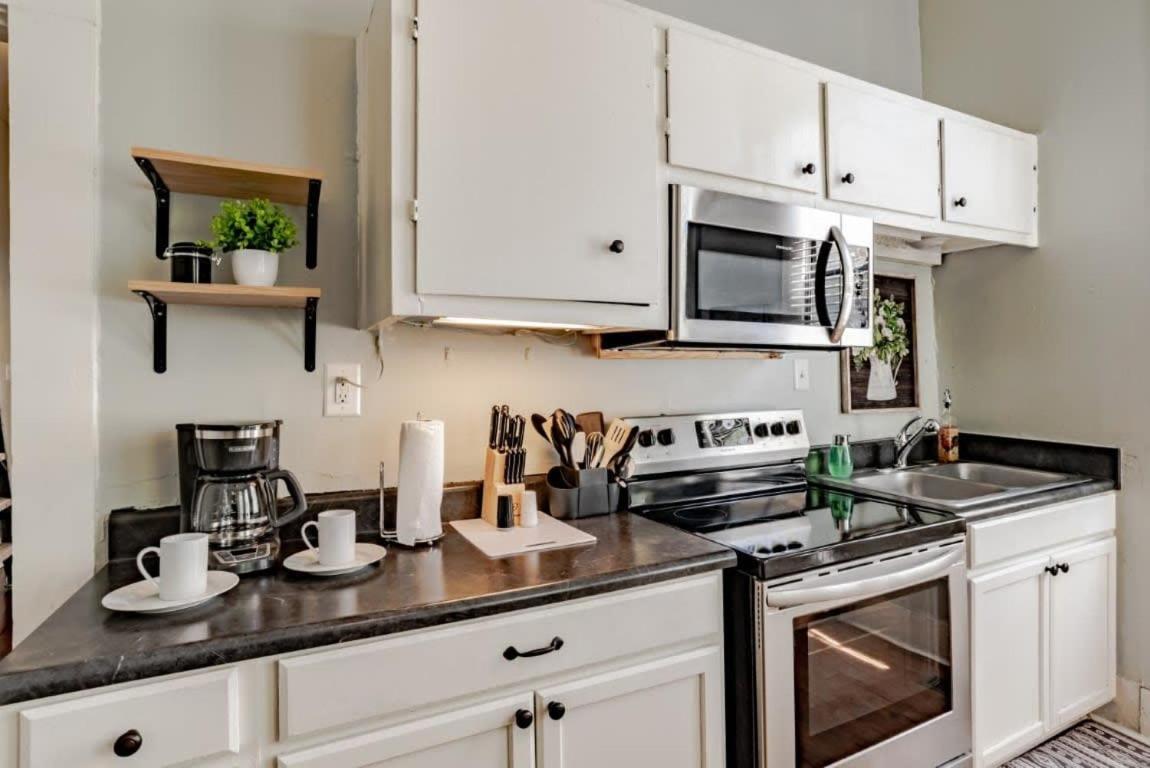 Mins From Downtown & Dining, Dauphin Darling 2 Apartman Mobile Kültér fotó